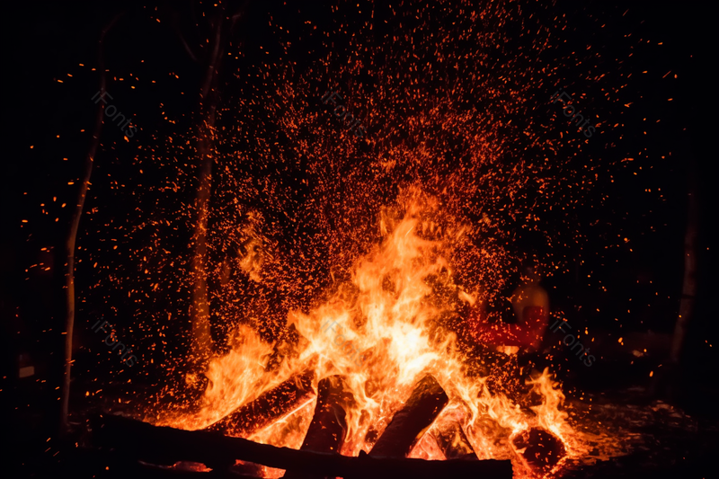 夜晚中美丽绽放燃烧的篝火火堆,高清,摄影图,摄影图片,图片大全,摄影图免费下载